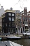 Amsterdam 21 april 2021
Frank sanders heeft zijn oude huis laten verbouwen tot meerdere appartementen . Ze staan nu te koop.