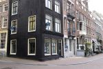 Amsterdam 21 april 2021
Frank sanders heeft zijn oude huis laten verbouwen tot meerdere appartementen . Ze staan nu te koop.
