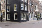 Amsterdam 21 april 2021
Frank sanders heeft zijn oude huis laten verbouwen tot meerdere appartementen . Ze staan nu te koop.