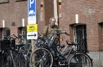 Amsterdam 1 mei 2021
Gijs Scholten v Asschat wandelend in Amsterdam zuid
