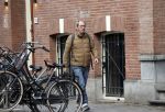 Amsterdam 1 mei 2021
Gijs Scholten v Asschat wandelend in Amsterdam zuid