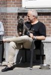 Amsterdam 12 mei 2021
Gordon met zijn hondje Toto op terras bij Blushing in Amsterdam .