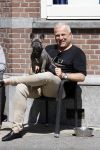 Amsterdam 12 mei 2021
Gordon met zijn hondje Toto op terras bij Blushing in Amsterdam .