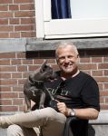 Amsterdam 12 mei 2021
Gordon met zijn hondje Toto op terras bij Blushing in Amsterdam .