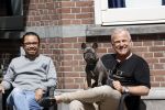 Amsterdam 12 mei 2021
Gordon met zijn hondje Toto op terras bij Blushing in Amsterdam .