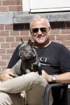 Amsterdam 12 mei 2021
Gordon met zijn hondje Toto op terras bij Blushing in Amsterdam .