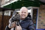Blaricum 13 april 2021
Gordon met zijn hondje Toto in het centrum van Blaricum