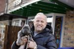 Blaricum 13 april 2021
Gordon met zijn hondje Toto in het centrum van Blaricum