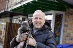 Blaricum 13 april 2021
Gordon met zijn hondje Toto in het centrum van Blaricum