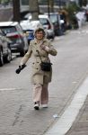 Amsterdam 3 mei 2021
Hedy d Ancona wandelend op straat in het centrum van Amsterdam