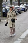 Amsterdam 3 mei 2021
Hedy d Ancona wandelend op straat in het centrum van Amsterdam