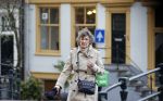 Amsterdam 3 mei 2021
Hedy d Ancona wandelend op straat in het centrum van Amsterdam