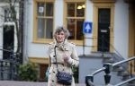Amsterdam 3 mei 2021
Hedy d Ancona wandelend op straat in het centrum van Amsterdam