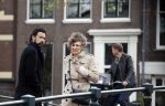 Amsterdam 3 mei 2021
Hedy d Ancona wandelend op straat in het centrum van Amsterdam