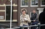 Amsterdam 3 mei 2021
Hedy d Ancona wandelend op straat in het centrum van Amsterdam