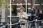Amsterdam 3 mei 2021
Hedy d Ancona wandelend op straat in het centrum van Amsterdam
