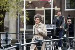 Amsterdam 3 mei 2021
Hedy d Ancona wandelend op straat in het centrum van Amsterdam