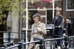 Amsterdam 3 mei 2021
Hedy d Ancona wandelend op straat in het centrum van Amsterdam