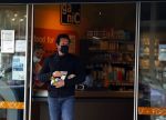 Amsterdam 3 mei 2021
Jacob Derwig doet boodschappen
