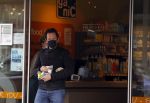 Amsterdam 3 mei 2021
Jacob Derwig doet boodschappen