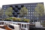 Amsterdam 11 mei 2021
In dit complex heeft Jeangu Macrooy  een appartement/ huis