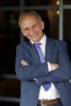 Nijkerk 22 mei 2021
Rene le Blanc overhandigt Johan Vlemmix award voor uitbrengen 175 cd 's