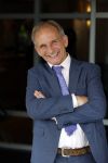 Nijkerk 22 mei 2021
Rene le Blanc overhandigt Johan Vlemmix award voor uitbrengen 175 cd 's