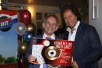 Nijkerk 22 mei 2021
Rene le Blanc overhandigt Johan Vlemmix award voor uitbrengen 175 cd 's