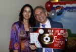 Nijkerk 22 mei 2021
Rene le Blanc overhandigt Johan Vlemmix award voor uitbrengen 175 cd 's