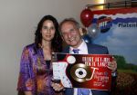Nijkerk 22 mei 2021
Rene le Blanc overhandigt Johan Vlemmix award voor uitbrengen 175 cd 's