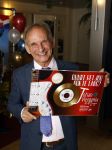 Nijkerk 22 mei 2021
Rene le Blanc overhandigt Johan Vlemmix award voor uitbrengen 175 cd 's