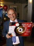 Nijkerk 22 mei 2021
Rene le Blanc overhandigt Johan Vlemmix award voor uitbrengen 175 cd 's