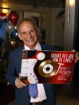 Nijkerk 22 mei 2021
Rene le Blanc overhandigt Johan Vlemmix award voor uitbrengen 175 cd 's