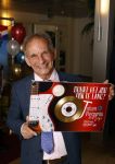 Nijkerk 22 mei 2021
Rene le Blanc overhandigt Johan Vlemmix award voor uitbrengen 175 cd 's