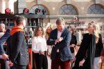 Den Haag 28 april 2021
Concert the streamers bij paleis Noordeinde. Koning Willem Alexander Koningin Maxima prinses Amalia Alexia Ariane zijn aanwezig . The streamers bestaan oa uit Guus Meeuwis Thomas Acda Paul deMunnik Roel v Velzen Raycoon Nick Schilder Simon Keizer Paul de Leeuw Davina Michelle Rolf Sanchez Maan Suzanne en Freek Armin v Buuren Danny Vera Sanne Hans (Miss Montreal) Duncan Laurence Frank Lammers Diggy Dex Kraantje Pappie