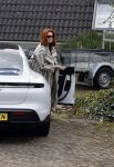 Alkmaar Stompetoren 5 april 2021
Marco en Leontine Borsato rijden met zijn porsche Taycan naar het huis van zijn moeder Mary om pasen te vieren