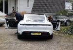 Alkmaar Stompetoren 5 april 2021
Leontine Borsato en Marco Borsato rijden met de porsche Taycan naar het huis van zijn moeder Mary om pasen te vieren