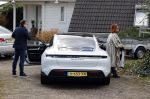 Alkmaar Stompetoren 5 april 2021
Leontine Borsato en Marco Borsato rijden met de porsche Taycan naar het huis van zijn moeder Mary om pasen te vieren