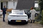 Alkmaar Stompetoren 5 april 2021
Leontine Borsato en Marco Borsato rijden met de porsche Taycan naar het huis van zijn moeder Mary om pasen te vieren