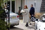 Alkmaar Stompetoren 5 april 2021
Leontine Borsato en Marco Borsato rijden met de porsche Taycan naar het huis van zijn moeder Mary om pasen te vieren