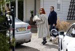 Alkmaar Stompetoren 5 april 2021
Leontine Borsato en Marco Borsato rijden met de porsche Taycan naar het huis van zijn moeder Mary om pasen te vieren