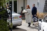 Alkmaar Stompetoren 5 april 2021
Leontine Borsato en Marco Borsato rijden met de porsche Taycan naar het huis van zijn moeder Mary om pasen te vieren
