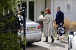 Alkmaar Stompetoren 5 april 2021
Leontine Borsato en Marco Borsato rijden met de porsche Taycan naar het huis van zijn moeder Mary om pasen te vieren