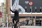 Amsterdam 3 april 2021
Maik de Boer op de fiets in Amsterdam zuid