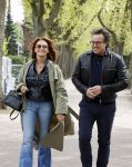 Huizen 15 mei 2021
Marco Borsato en Leontien Borsato vertrekken vanuit Huizen naar de verjaardag van Leco