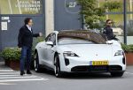 Amsterdam 12 mei 2021
Marco Borsato en Rolf Sanchez arriveren in de porsche Taycan bij Q music