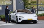 Amsterdam 12 mei 2021
Marco Borsato en Rolf Sanchez arriveren in de porsche Taycan bij Q music