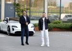 Amsterdam 12 mei 2021
Marco Borsato en Rolf Sanchez arriveren in de porsche Taycan bij Q music