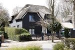 Blaricum 13 april 2021
Het oude huis van Marco en Leontine Borsato in Blaricum wordt helemaal verbouwd.