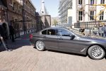 Den Haag 26 april 2021
Minister president Mark Rutte vertrekt met zijn auto vanaf het torentje. Er staan veel mensen te kijken.